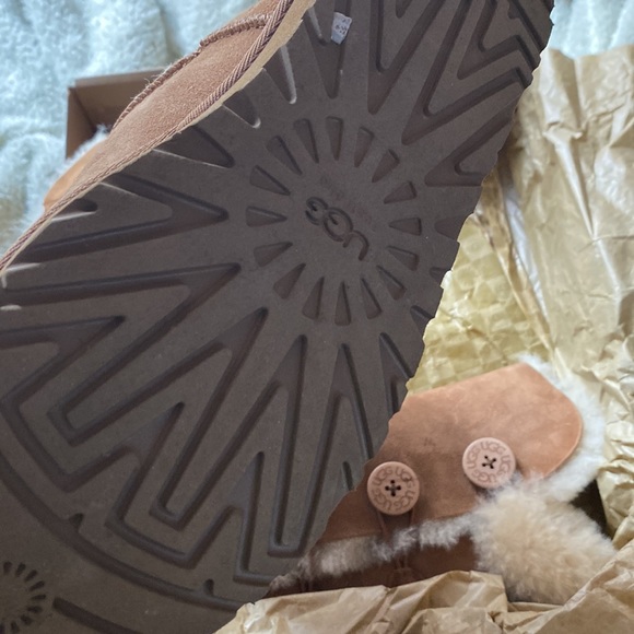 UGG Boots - Picture 2 of 6